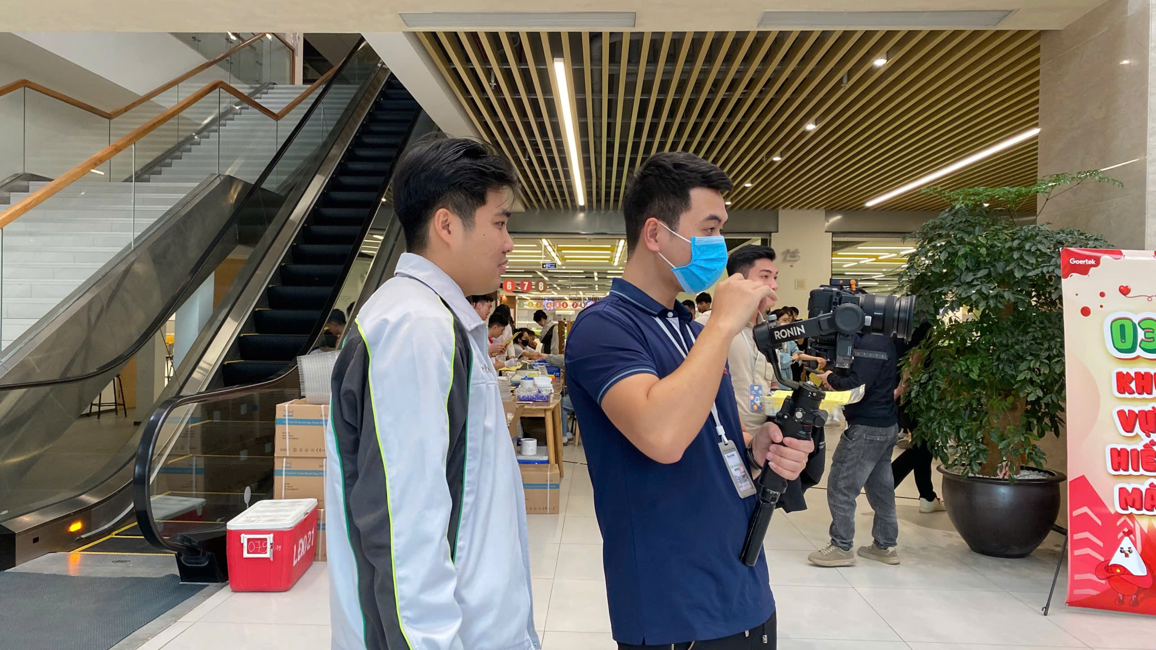 Quay Video Doanh Nghiệp Tại Hà Nội Có Hậu Kỳ Chỉnh Sửa, Chỉnh Màu Và Dựng Hiệu Ứng